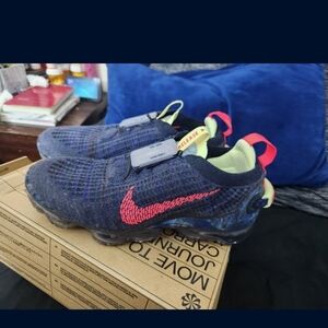 Nike Kids Navy Flyknit Slip-On Sneakers Obsidian-Worn Once